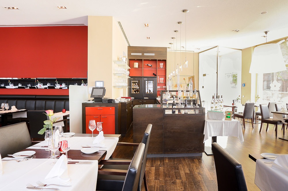 Gastraum mit Theke Restaurant Romer